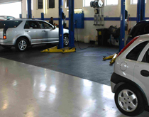 大型汽修廠地面耐油材料，汽修車間防滑地板