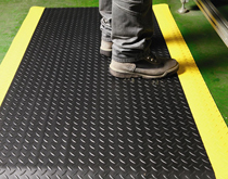 車間工業(yè)耐油防滑地墊，車間走道、加工生產(chǎn)線線工業(yè)地毯