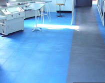 工業(yè)廠房地面處理材料，藍(lán)色和灰色工業(yè)地板磚鋪裝風(fēng)格